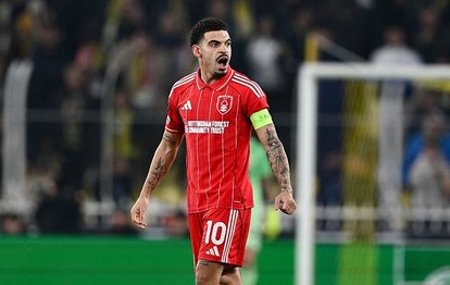 "Nottingham Forest'ın Yıldızı Gibbs-White, Fenerbahçe Galibiyeti Sonrası Duygularını Paylaşıyor"